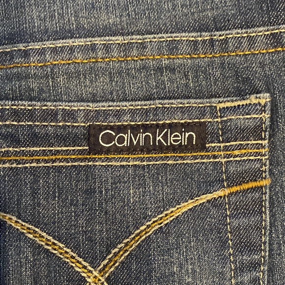 Calvin Klein Flare Fit Faded Design Jeans 99% Cotton - Picture 14 of 16